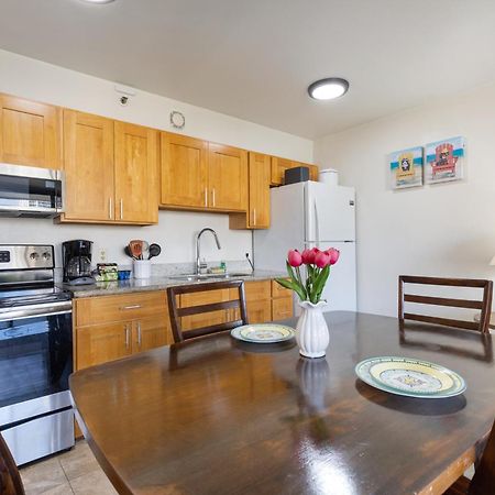 Light & Airy 8Th Floor Ocean View Condo With Lanai Condo 檀香山 外观 照片