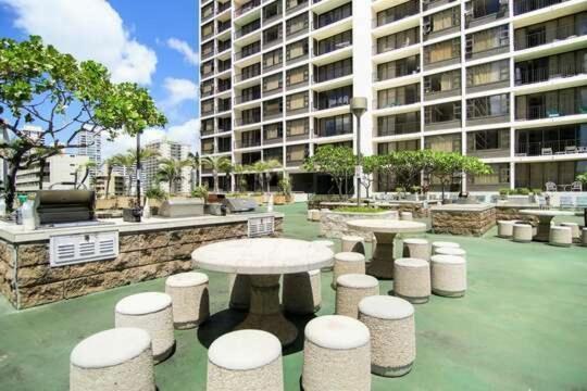 Light & Airy 8Th Floor Ocean View Condo With Lanai Condo 檀香山 外观 照片